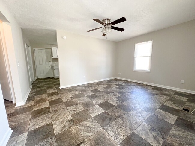 Building Photo - Single-Family Home Downtown--No Breed Restrictions!