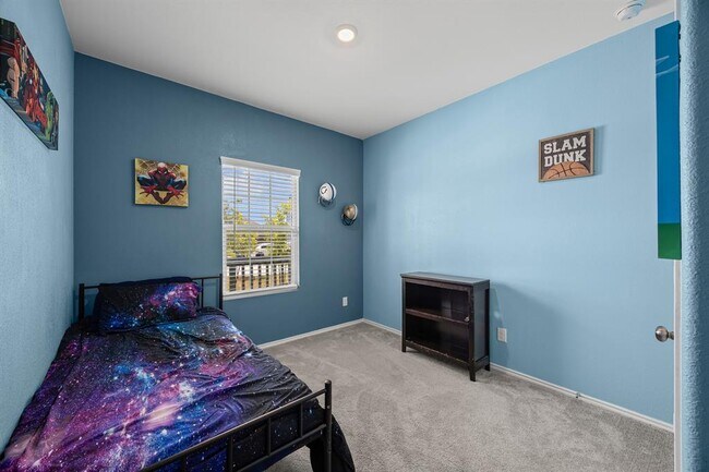 Building Photo - 2402 Sunray Ct