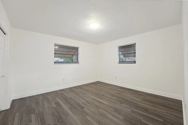 Building Photo - 6144 SW 30th St