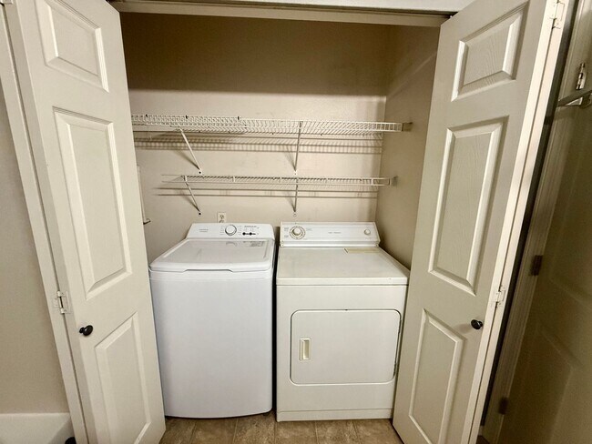 Building Photo - Bokara By The Lake Condo - Renton