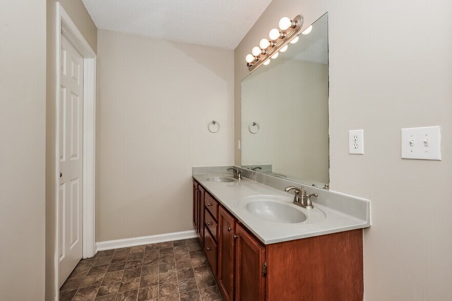 Building Photo - 2917 Hearthside Dr