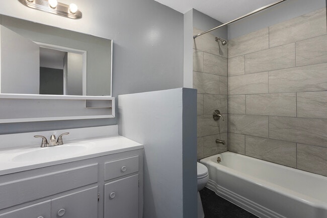 Building Photo - 403 W 87 Pl