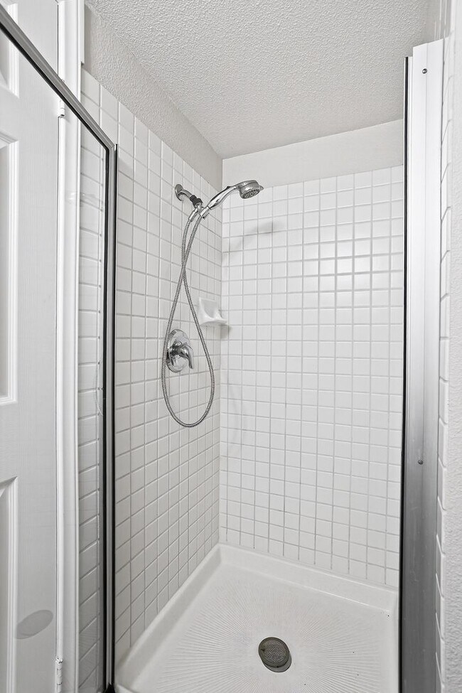 Building Photo - Exceptional Escondido Living — 4 Bed | 3 B...