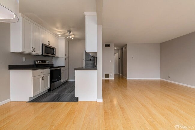 Building Photo - 65 Hermann St