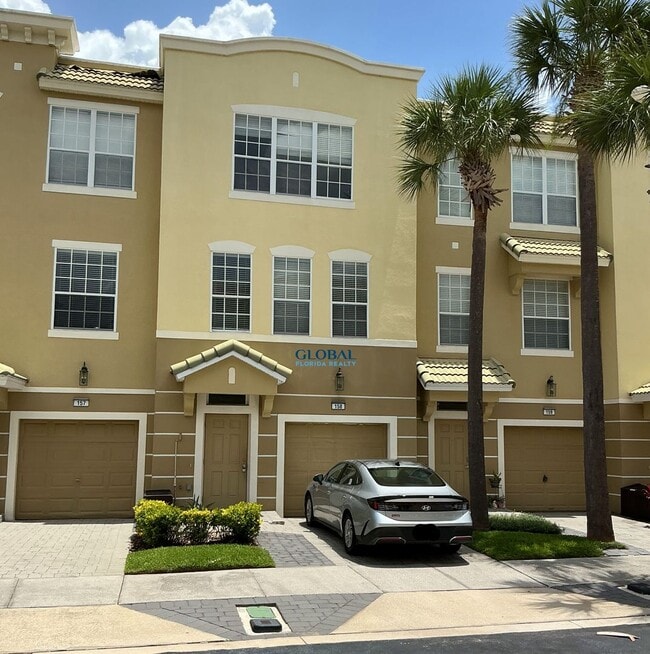 Building Photo - 3Bdrm Townhome -- Gated Community of Vista...