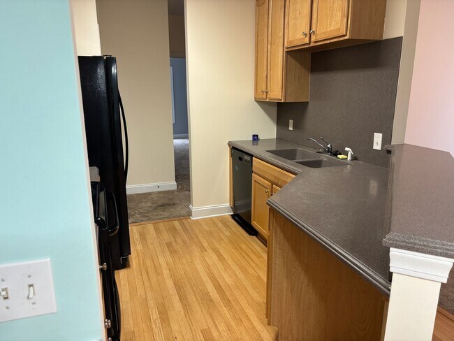 Building Photo - 2073 Silvercrest Dr