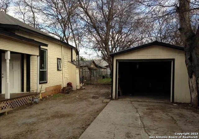 Building Photo - 1113 Rivas St