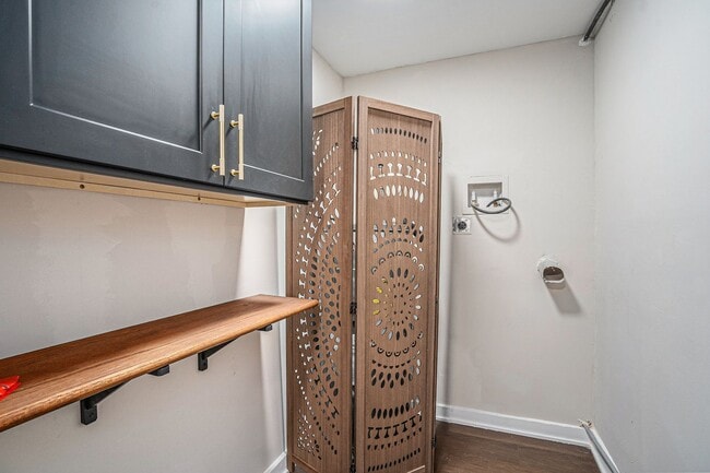 Building Photo - Fully Renovated Cottage near Downtown Smyrna!