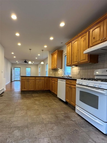 Building Photo - 37 Church St