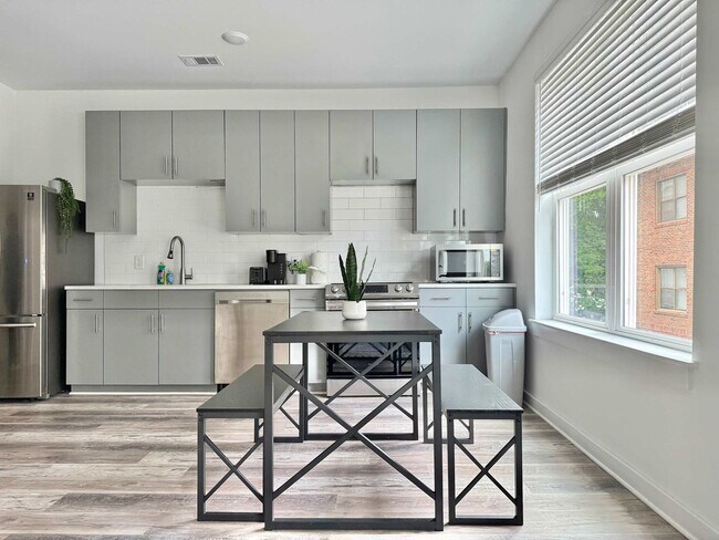 Building Photo - 542 Boulevard NE