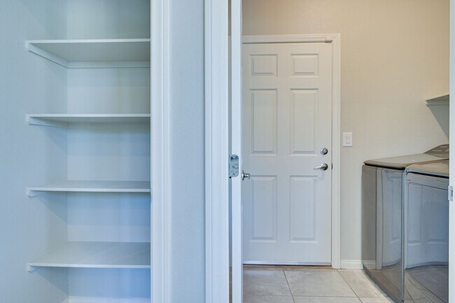 Building Photo - NW!! Solar!!  Gated!!  Bed and bath downst...