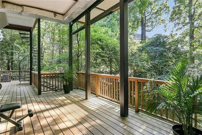 Building Photo - 930 Manchester Pl NW