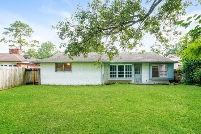 Building Photo - 16619 Barcelona Dr