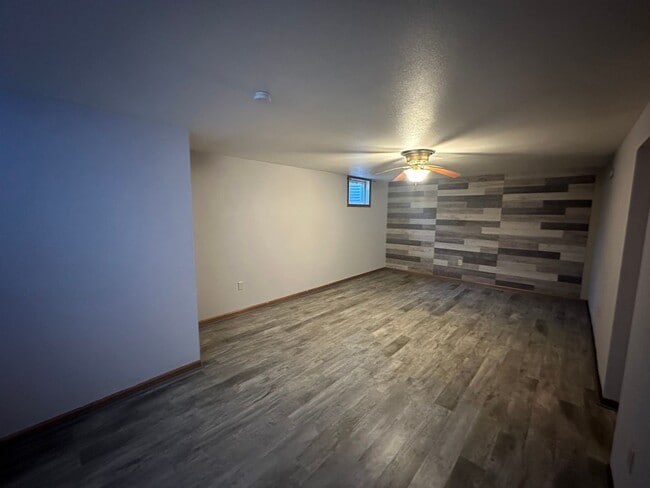 Building Photo - 3 Bedroom Home