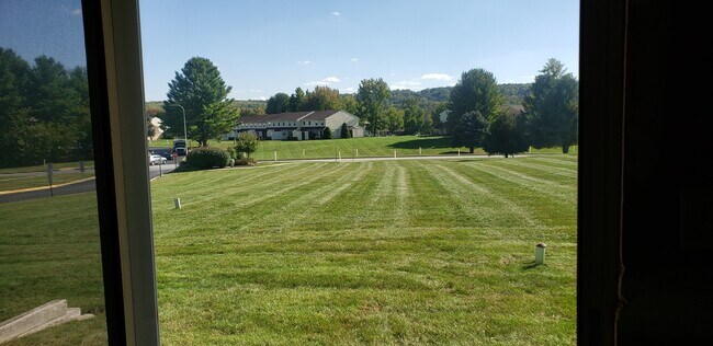 Building Photo - 752 Springfield Ct