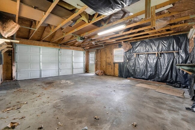 Building Photo - NEW LISTING! 3 BEDROOM HOUSE!