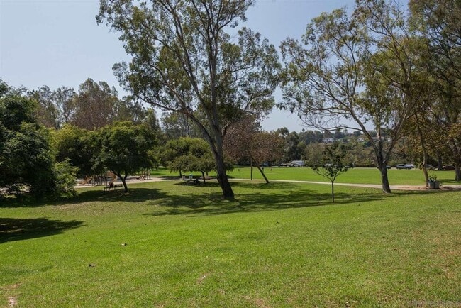 Building Photo - Beautiful townhome in La Jolla!  Three bedrooms plus office/extra bedroom! Available immediately!