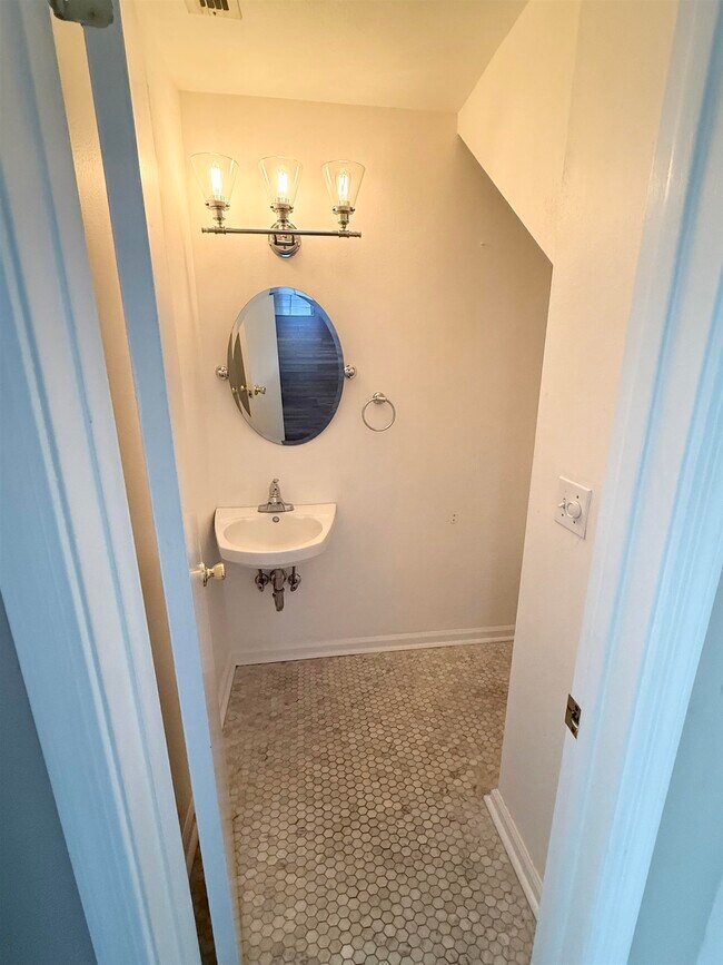 Building Photo - 5364 Appledore Ln