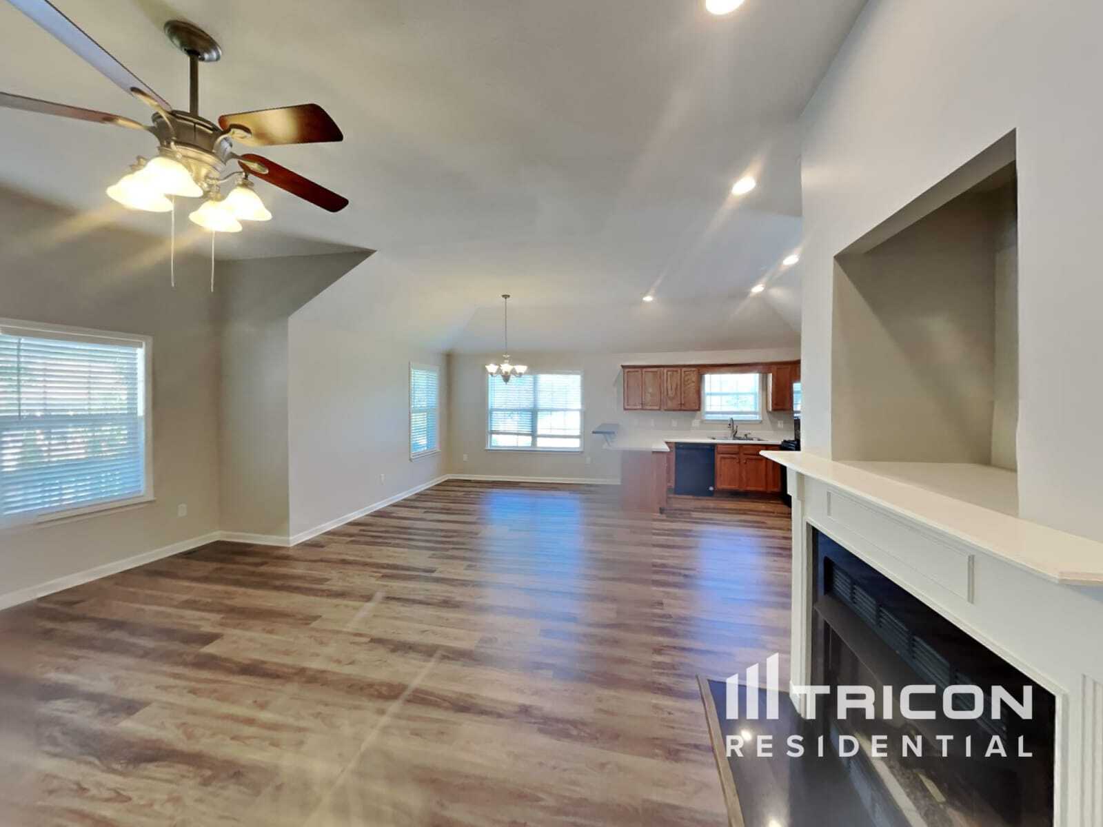 Building Photo - 1765 University Dr