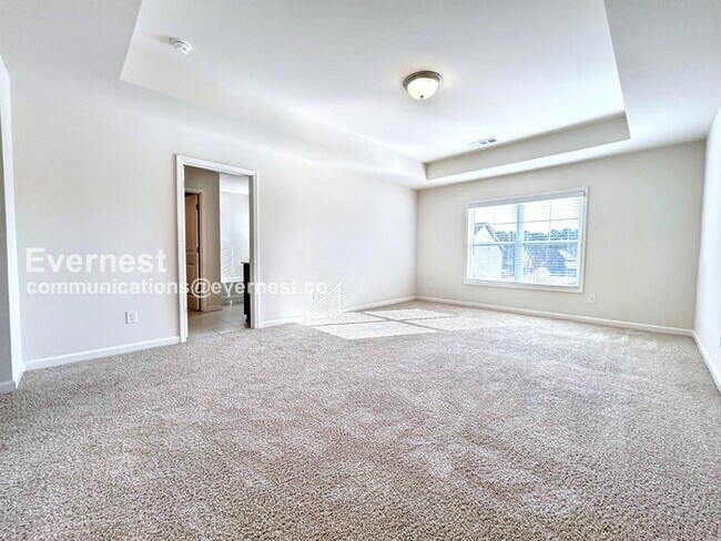 Building Photo - 176 Woodhouse Cir