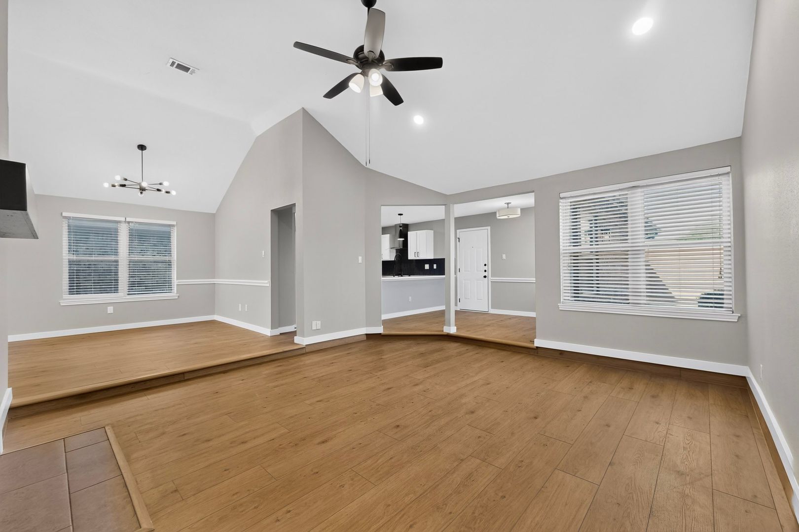 Building Photo - 405 Phillips Dr