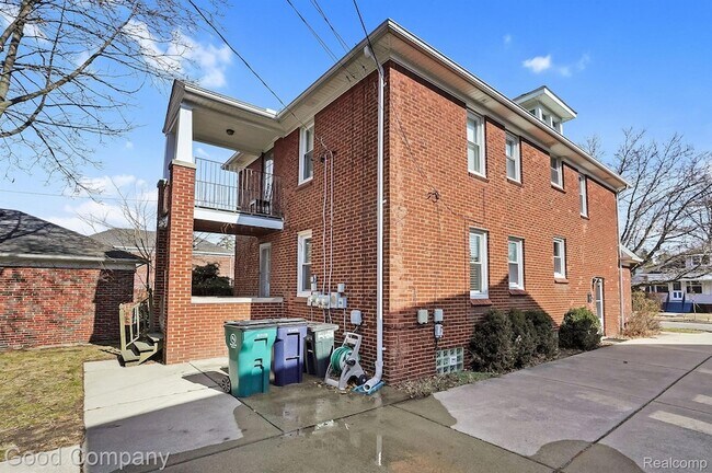 Building Photo - 200 S Pleasant St