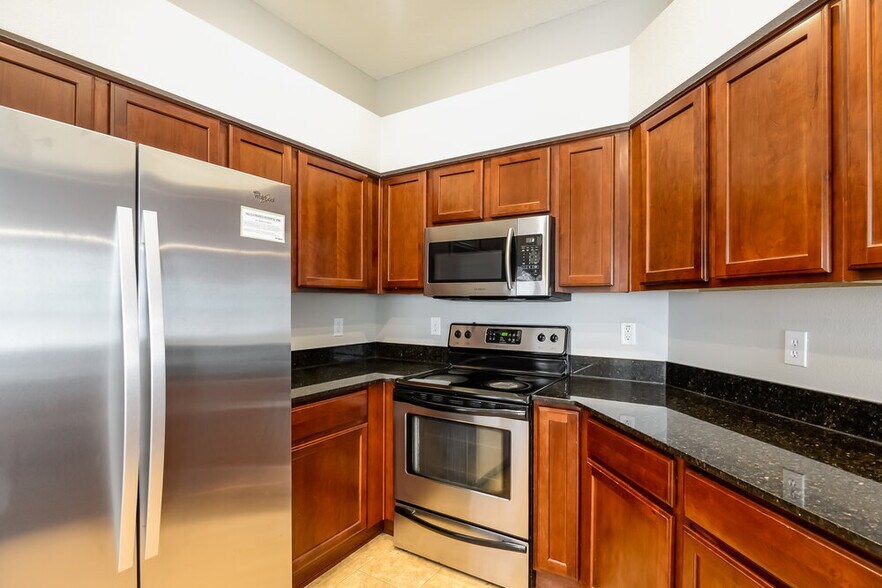Building Photo - 17407 Garden Heath Ct