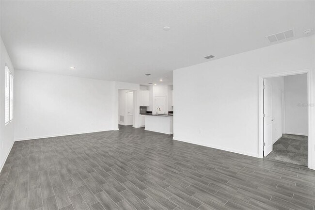 Building Photo - 6243 Lakepine St