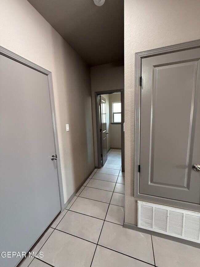 Building Photo - 14405 Eastbrook Dr