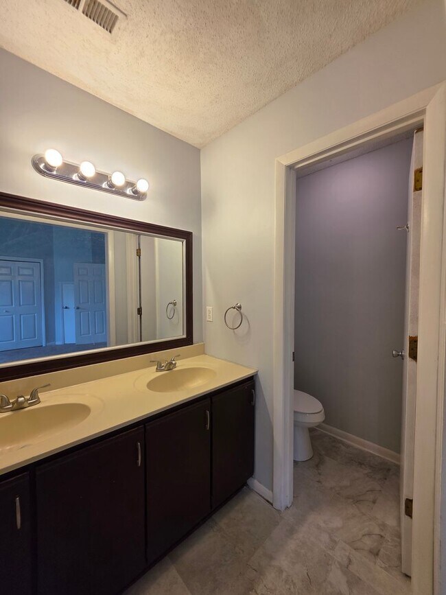 Building Photo - Charming 3-Bedroom Retreat Near Camp Lejeune's Main Gate