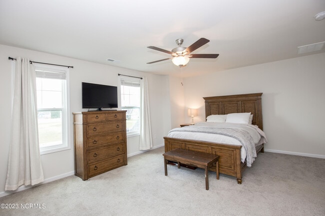 Building Photo - 402 Summer Wind Wy