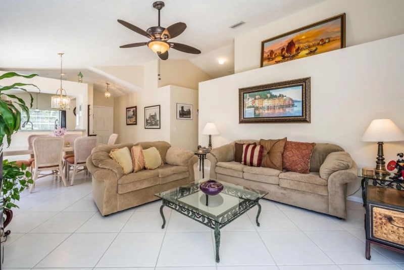 Primary Photo - 20 Commodore Pl