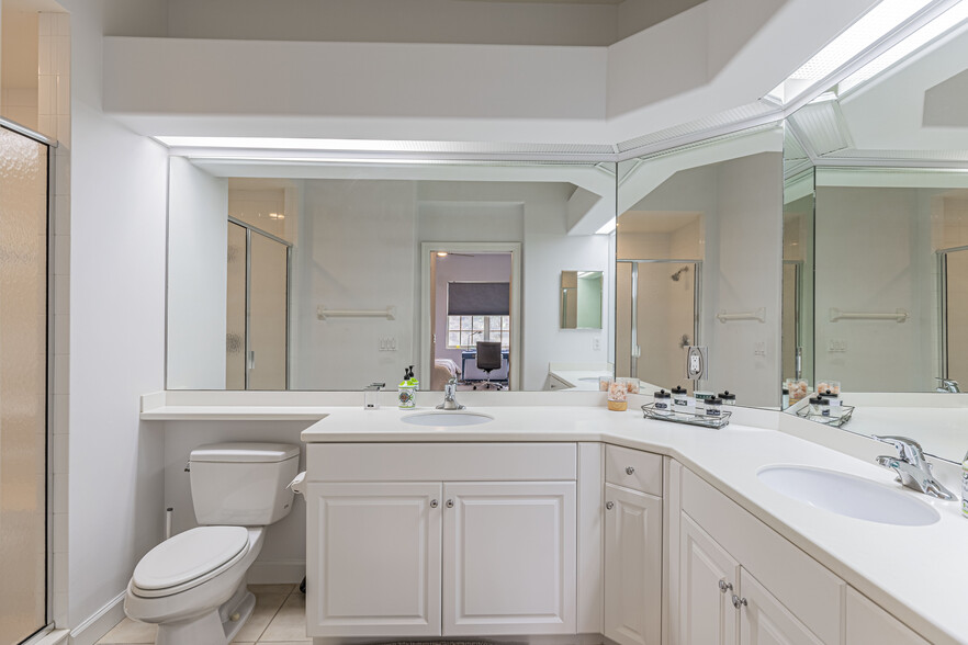 Building Photo - 8641 Piazza del Lago Cir