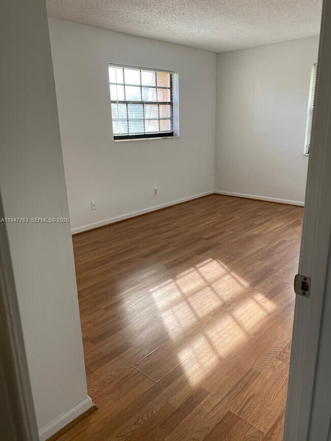 Building Photo - 4171 Oak Terrace Dr