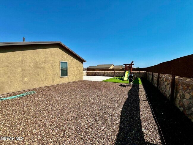 Building Photo - 749 Villa Romero Dr