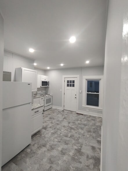 Building Photo - 142 High St