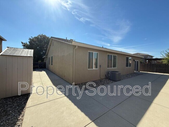 Building Photo - 333 Catmint St