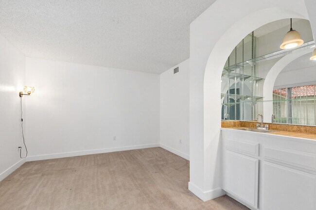 Building Photo - 49336 Eisenhower Dr