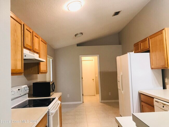 Building Photo - 2205 Myla Ln