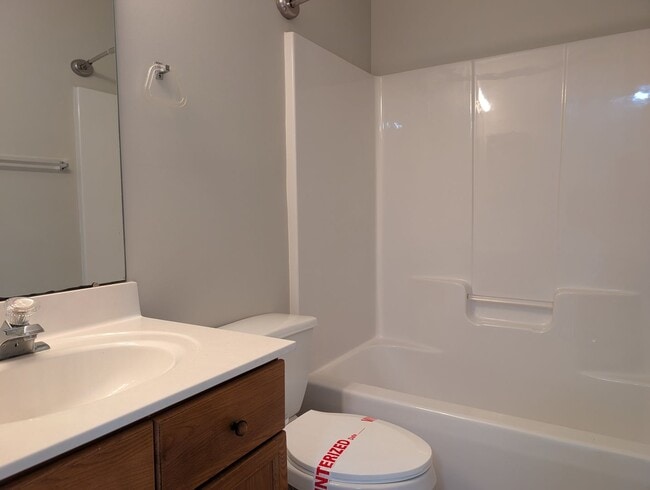 Building Photo - Pristine, 2 bed, 2.5 bath Townhome Located...