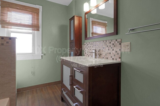 Building Photo - 317 E Kossuth St