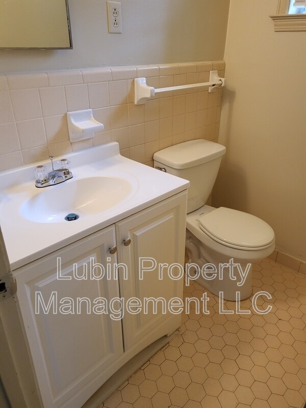 Building Photo - 3553 Clayphil Ave