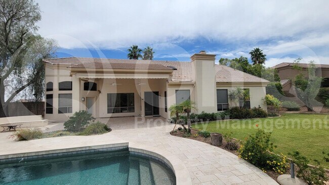 Building Photo - 902 E Desert Flower Ln