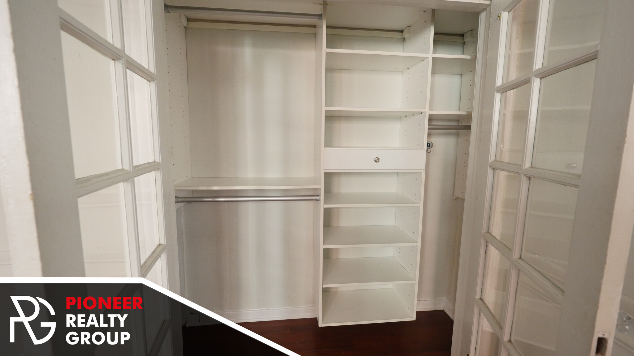 Building Photo - 546 W Surf St