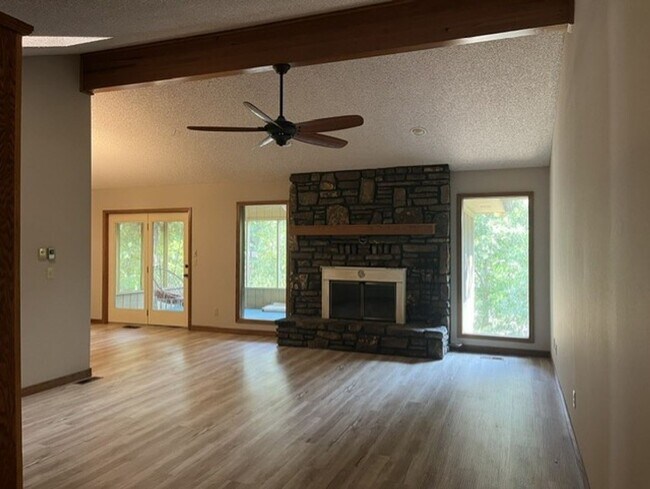 Building Photo - 1 Curry Ln