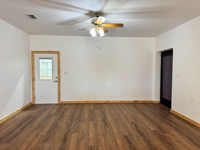Building Photo - Unique Country Barndominium on 15.5 Acres – Shallowater, TX