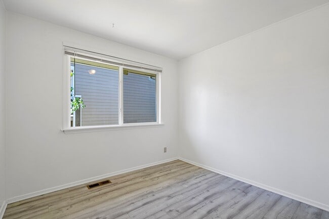 Building Photo - Beautiful 4bed 2bath Home in Renton