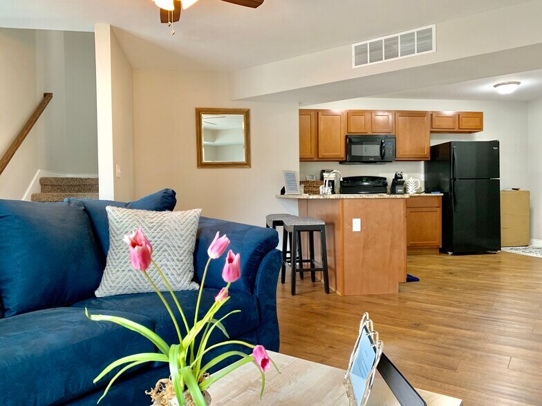 Building Photo - 408 Circus Ave