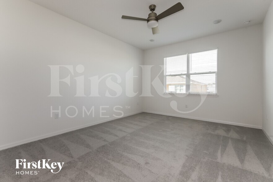 Building Photo - 514 Crown Rose Dr