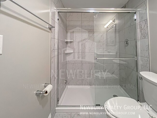 Building Photo - Luxury 1-Bedroom Penthouse with Modern Ren...